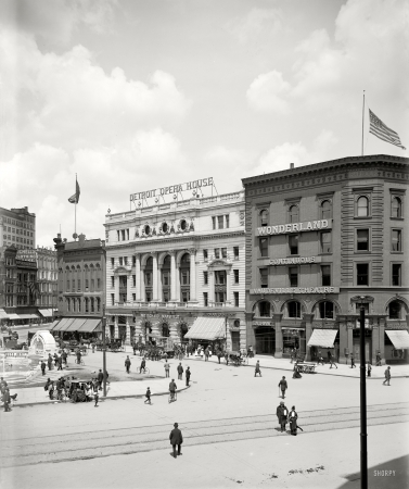 Photo showing: Detroit Opera House: 1900 -- Opera House and Campus Martius, Detroit.