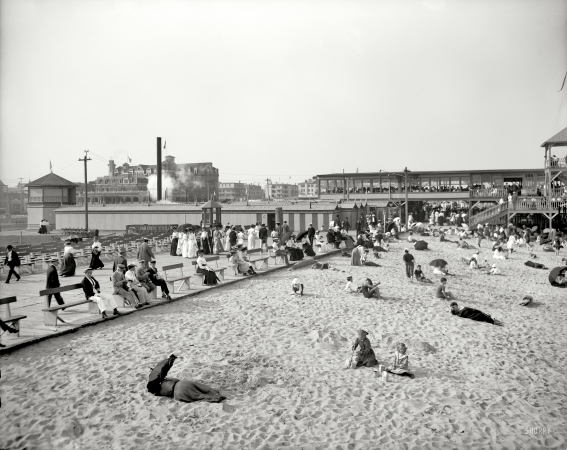 Photo showing: Greetings From Asbury Park -- Pavilion and beach, Asbury Park, New Jersey circa 1905.