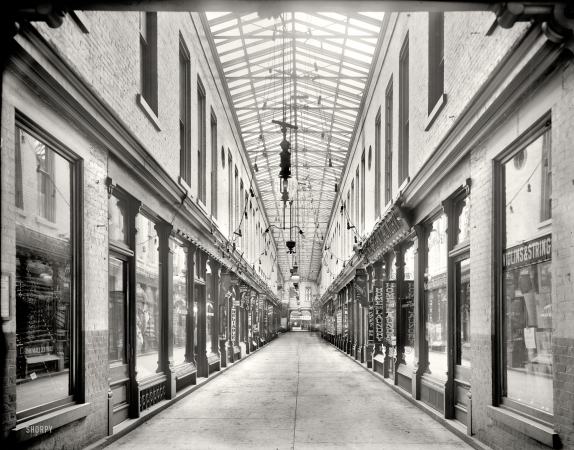 Photo showing: The Arcade -- Cincinnati, Ohio, circa 1905-1910.