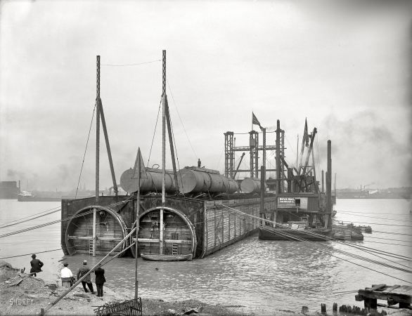 Photo showing: Sinking the Tunnel -- Sinking cast section of Michigan Central Railroad Company tunnel, on the Detroit River circa 1910.