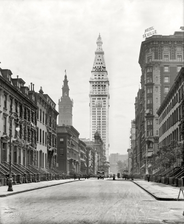 Photo showing: Madison Avenue Towers -- The new Metropolitan Life building, New York circa 1909.