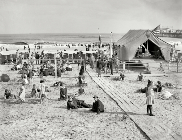 Photo showing: By the Sea: 1915 -- Surf bathing at Atlantic City.