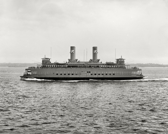 Photo showing: New York Ferry -- City of New York municipal ferry Queens, circa 1910.