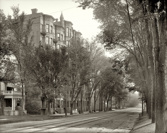 Photo showing: Utica, New York -- Kanatenah Apartments, Upper Genesee Street, 1910.