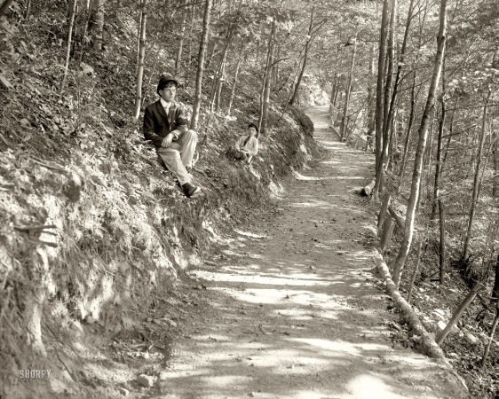 Photo showing: Roadside Rest -- Oriskany, New York, circa 1906. Summit Park, path to boathouse. 