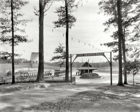 Photo showing: Long Branch Park: 1905 -- Streetcar depot, Long Branch Park. Syracuse, Lake Shore and Northern Railroad.