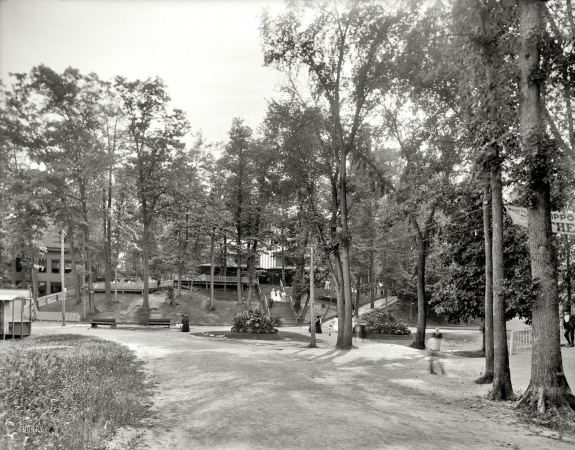 Photo showing: Saturday in the Park -- Long Branch Park, Syracuse, Onondaga County, New York, circa 1905.