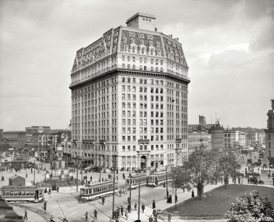 Photo showing: Hotel Pontchartrain -- Detroit, Michigan, circa 1912. Hotel Pontchartrain and Cadillac Square.