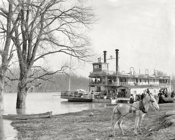 Photo showing: Landing at Mound City -- Memphis, Tennessee, circa 1910. River packet Charles H. Organ.