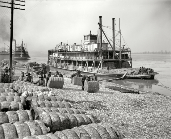 Photo showing: Memphis Cotton Bales -- Sternwheeler City of St. Joseph unloading cotton on the Mississippi circa 1910.