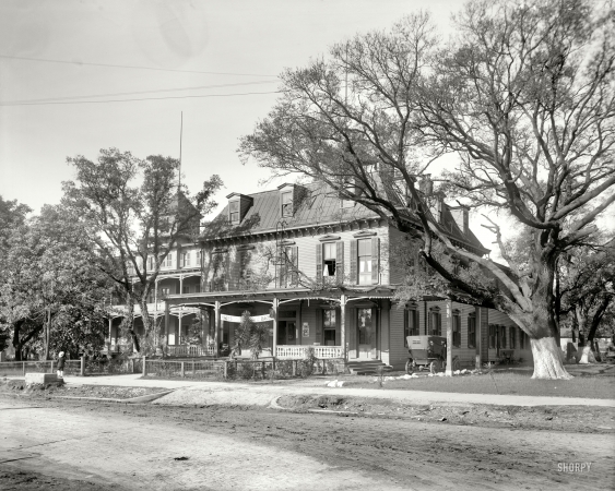 Photo showing: Hotel Escambia -- Pensacola, Florida, circa 1910. Hotel Escambia.