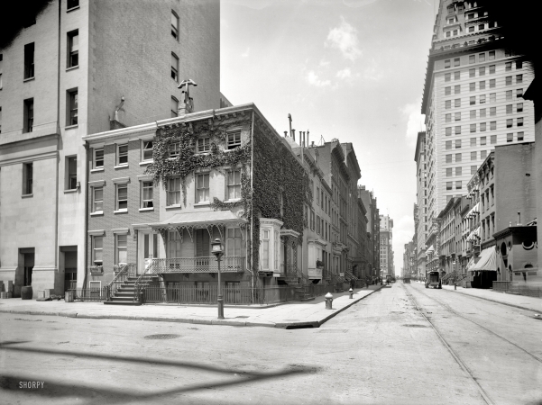 Photo showing: Irving Place -- New York circa 1905. Washington Irving's home, Irving Place and East 17th Street.