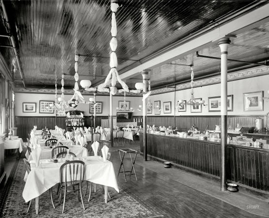 Photo showing: Fine Dining for Travelers -- Circa 1900. New York Central R.R. dining room.