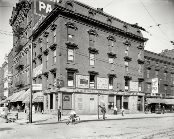 Photo showing: Railroad Office -- Detroit, Michigan, circa 1905. Cincinnati, Hamilton and Dayton Railroad office, Woodward & Jefferson Aves.