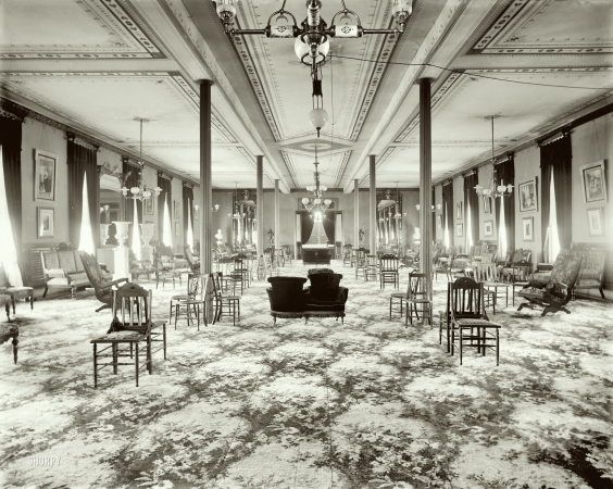 Photo showing: Floating Parlor -- Kaaterskill Hotel, Catskill Mountains, New York, circa 1905.