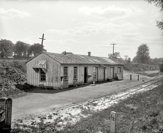 Photo showing: Grosse Ile -- Circa 1900. Railway station at Grosse Ile, Michigan.