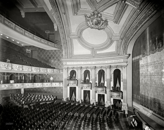 Photo showing: Vaudeville Temple -- Detroit, Michigan, circa 1905. Temple Theatre, interior.