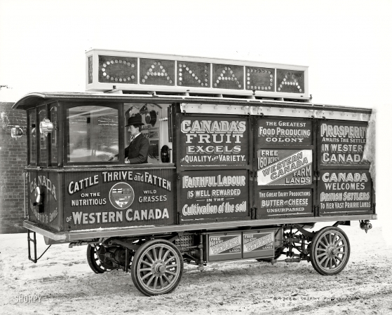 Photo showing: Northward Ho -- Motor car, Canadian Government Colonization Co., circa 1905.