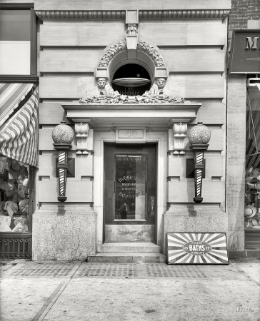 Photo showing: The Elegant Barber Shop -- Detroit, circa 1915. Entrance to barber shop, Pardridge & Blackwell building.