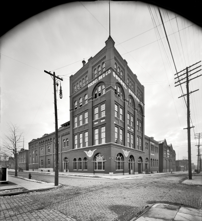 Photo showing: Brew House -- Detroit circa 1905. Goebel Brewing Co. brew house.