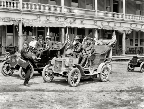 Photo showing: The Automobilists -- New York, June 1906. REO Mountaineer, New York to San Francisco and back.