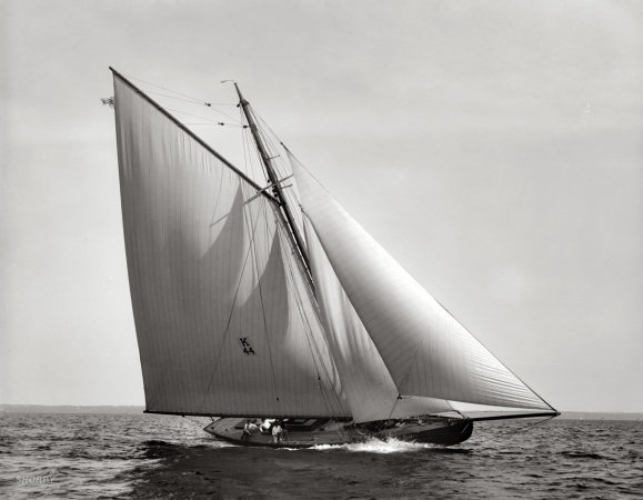 Photo showing: The Vencedor -- Commodore H.M. Gillig's racing sloop Vencedor on Lake Erie, September 4, 1897.