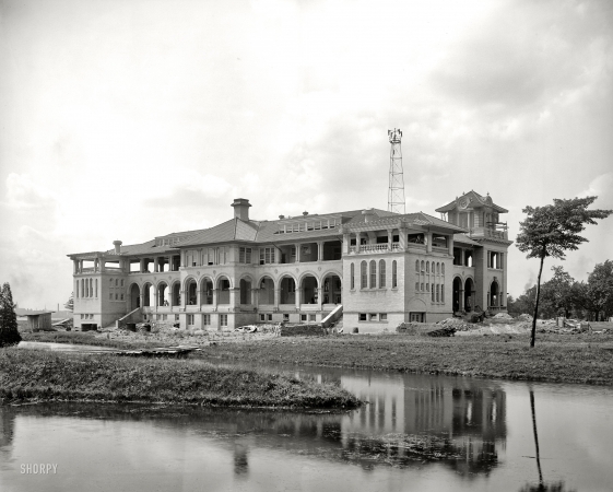 Photo showing: The Casino at Belle Isle -- Detroit, Michigan, circa 1907.
