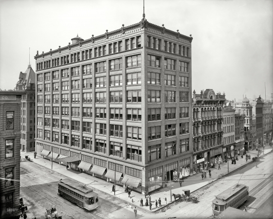 Photo showing: Ayres Building, Indianapolis -- The L.S. Ayres & Co. department store, circa 1905.