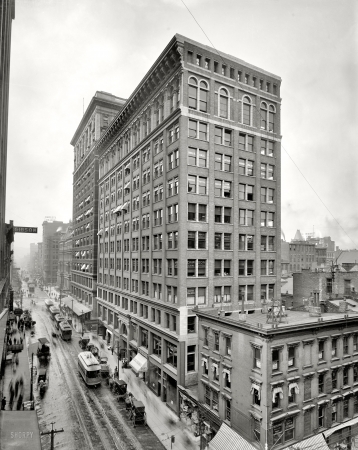Photo showing: Cincinnati Mercantile -- Mercantile Library Building, Walnut Street, circa 1910.