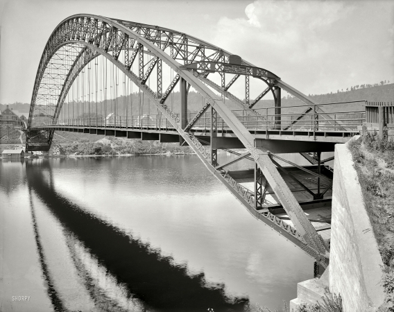 Photo showing: Arch Bridge -- Bellows Falls, Vermont, circa 1908.