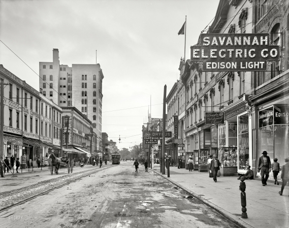 Photo showing: Savannah Electric -- Savannah, Georgia, circa 1905. Broughton Street, looking east.