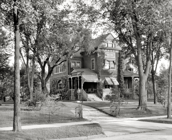 Photo showing: Potter House -- Saginaw, Michigan, circa 1907. Dr. Henry C. Potter's residence.