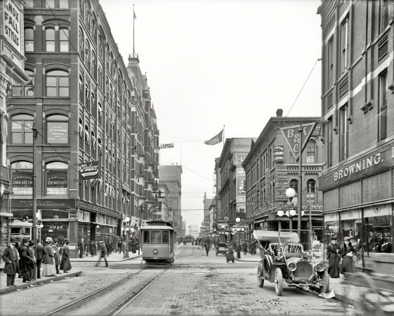 Photo showing: Robert Street -- St. Paul, Minnesota, circa 1908. Robert Street.