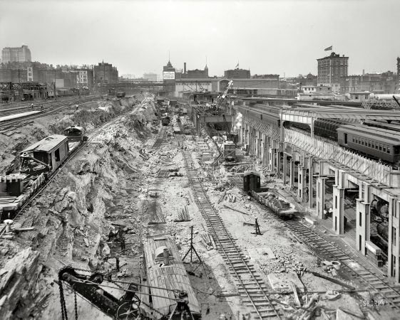 Photo showing: Grand Central Excavation: 1908 -- New York City's Grand Central Terminal under construction.