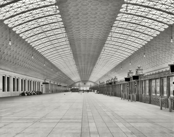Photo showing: Union Station Concourse -- Washington, D.C., circa 1910.