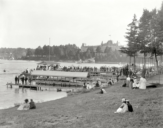 Photo showing: La Grande Jatte -- Lake George, New York, circa 1908. Regatta Day at Fort William Henry Hotel.