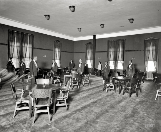 Photo showing: Sad Cafe: 1908 -- The cafe, Fort William Henry Hotel. Lake George, New York.