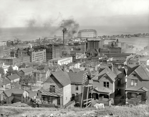 Photo showing: Smoke on the Water -- Duluth, Minnesota, circa 1905-1910. Duluth from the Incline Railway.