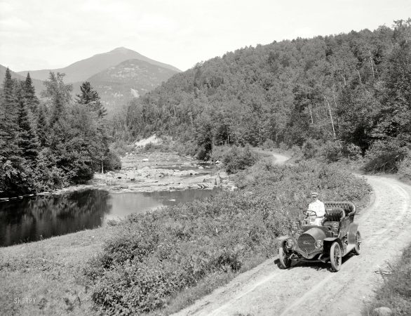 Photo showing: Adirondack Autoist -- Lake Placid, New York, circa 1909. Whiteface Mountain and Wilmington High Falls Road, Adirondack Mountains.
