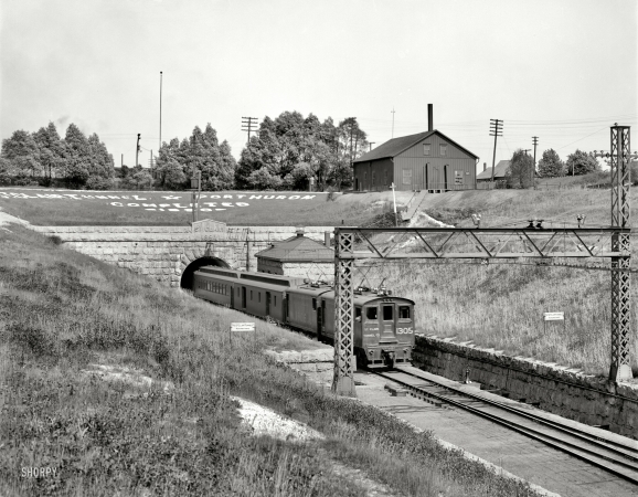 Photo showing: St. Clair Tunnel -- Port Huron, Michigan, circa 1905.