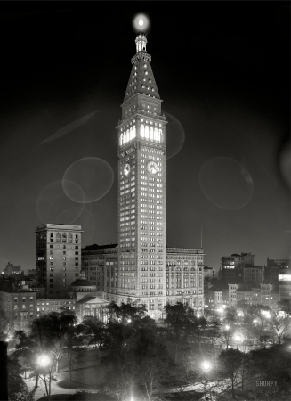 Photo showing: Met Life at Night -- Metropolitan Life Insurance Company building at night, New York circa 1910.