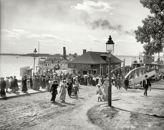 Photo showing: Forest City Landing -- Peaks Island, Portland, Maine, circa 1910.