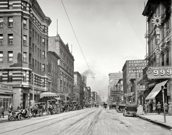 Photo showing: Memphis Revisited -- Memphis, Tennessee, circa 1910. Main Street north from Gayoso Avenue.