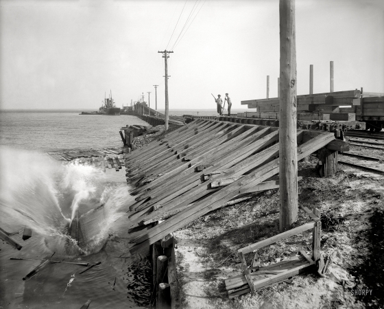 Photo showing: Splash! -- Pensacola, Florida, circa 1910. Unloading lumber.