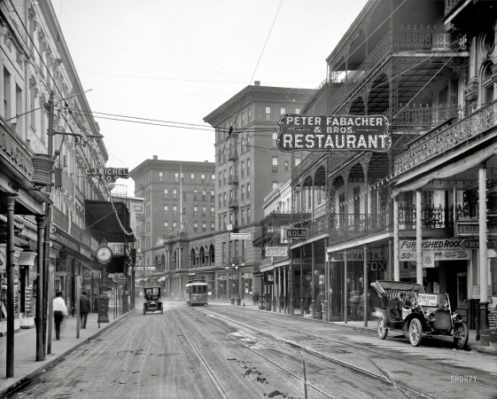 Photo showing: Fox the Hatter -- New Orleans circa 1910. St. Charles Avenue from Canal Street.