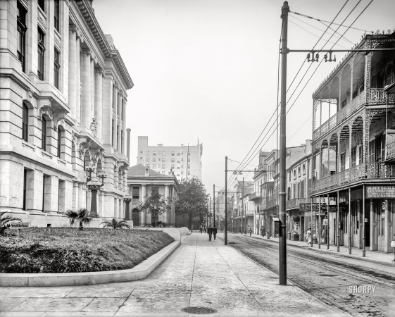 Photo showing: Keep Off the Grass -- New Orleans circa 1910. Royal Street from the courthouse.