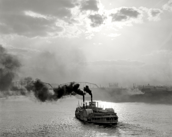 Photo showing: On the Ohio -- The Ohio River at Cincinnati circa 1910.