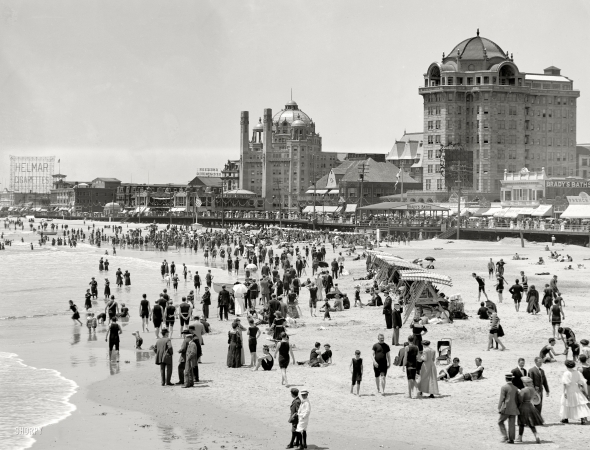 Photo showing: The Big Hotels -- Atlantic City circa 1915. Bathing in front of the Marlborough-Blenheim and the Traymore.