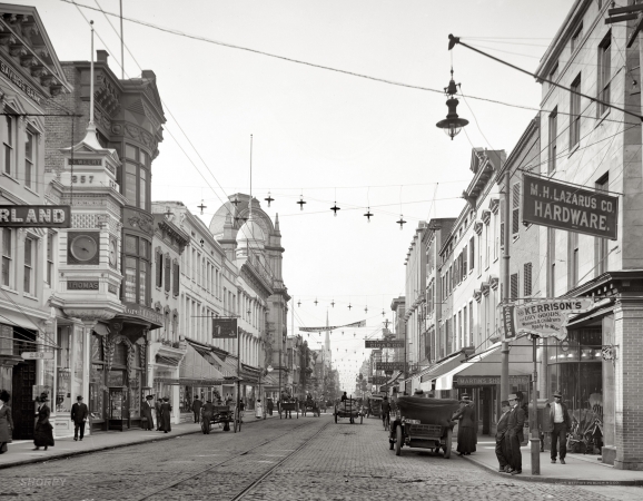 Photo showing: Charleston -- Charleston, South Carolina, circa 1910. King Street looking north.