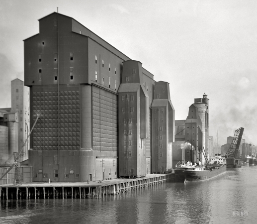Photo showing: The Granary -- Buffalo, New York, circa 1910. Canal harbor and elevators.